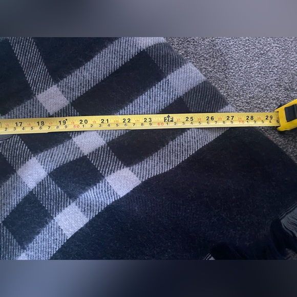 💥 SALE💥 Retro style plaid wrap with metal clip closure - Picture 7 of 9